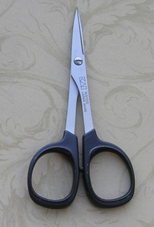 Kai 4 inch Embroidery Scissors